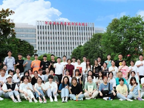 杭州医学院第一批见习生组团亮相
