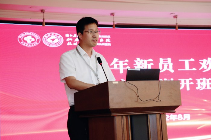 张国兵副院长主持.jpg