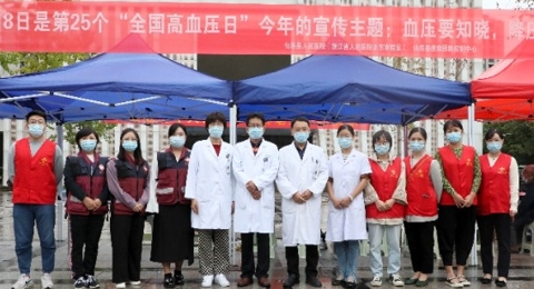 两地同进行，我院开展“全国高血压日”义诊活动