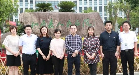去上海大医院也不一定能挂上号的专家，居然到家门口来了