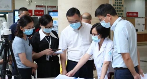 继续严、再抓紧、紧盯牢|县委书记颜海荣一行来我院进行疫情防控工作督导检查