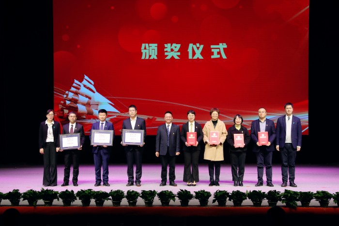 先进党支部.JPG