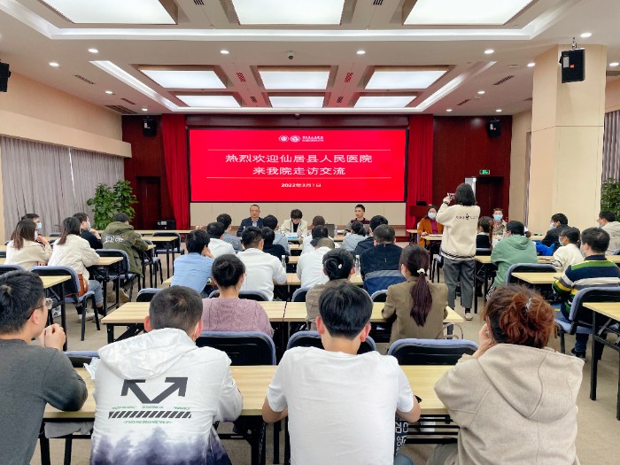 规培人员面对面交流.JPG