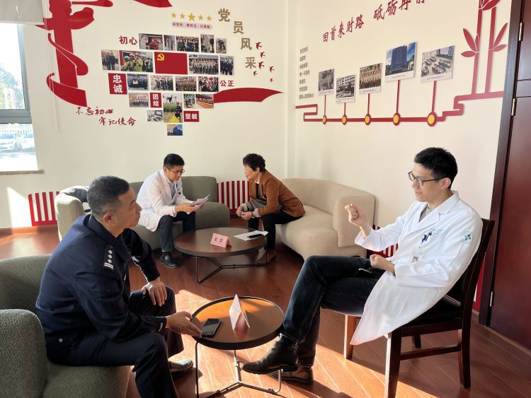简篇-“蓝白”联合  护卫健康