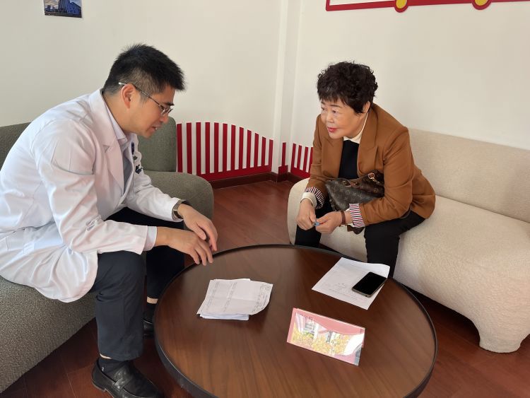 简篇-“蓝白”联合  护卫健康