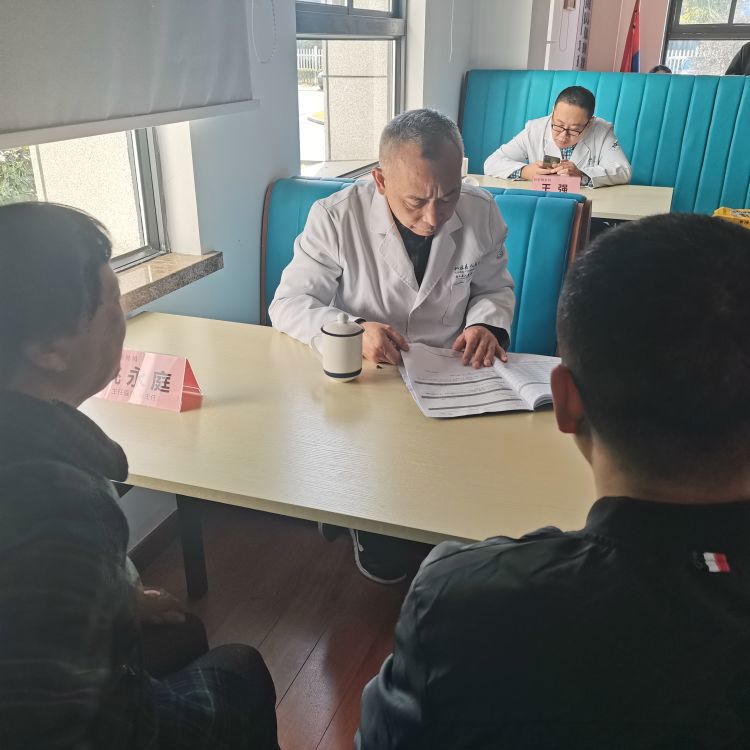 简篇-“蓝白”联合  护卫健康