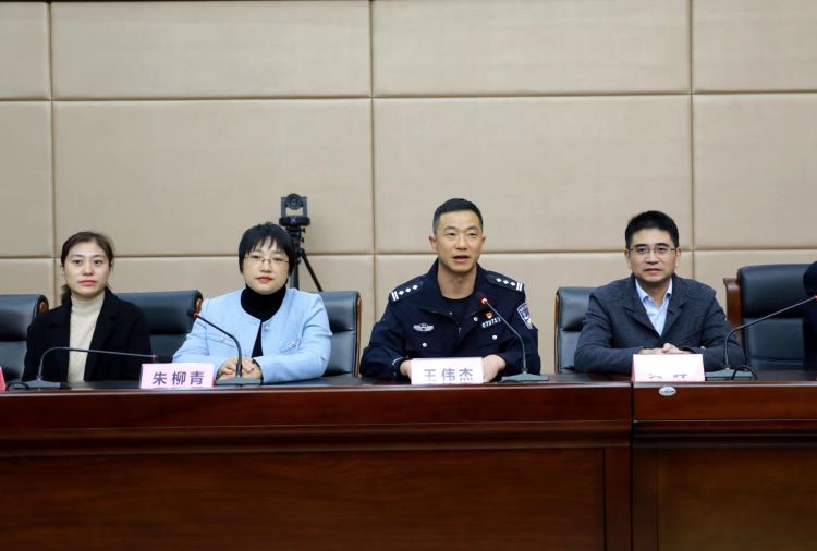 简篇-“蓝白”联合  护卫健康