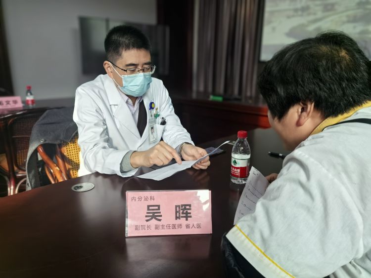 简篇-院企共建  搭造健康桥梁  仙医健康宣讲团第十站走进仙通