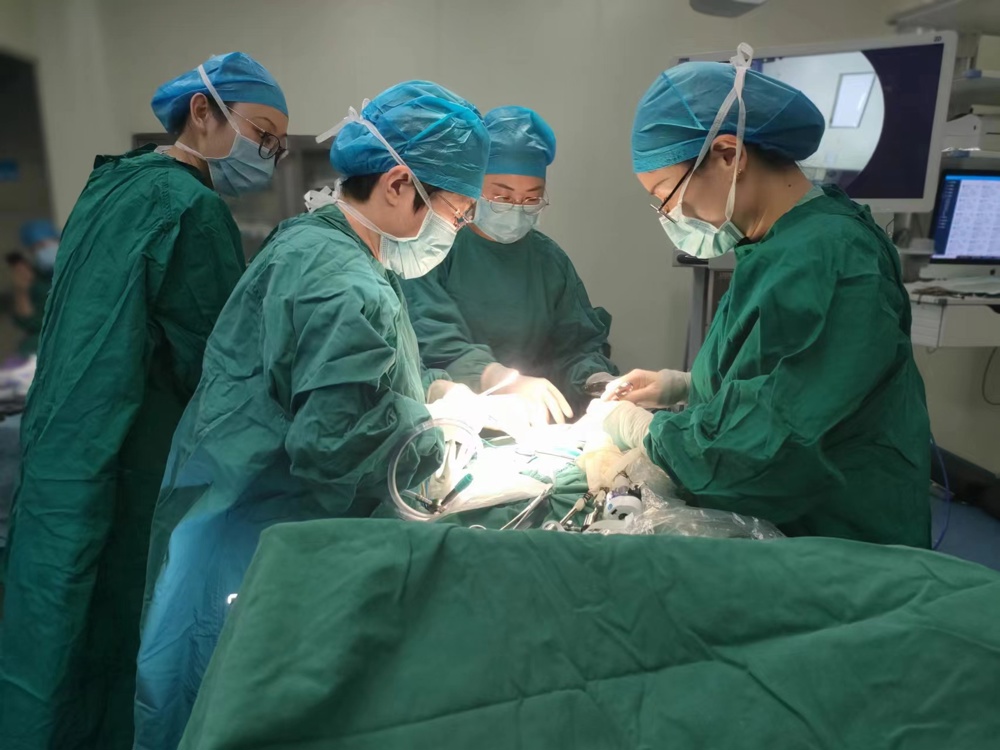 林秀珍主任医师手术中