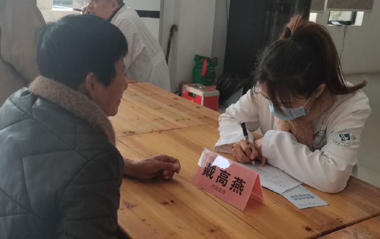 简篇-喜迎元旦   关注健康仙医健康宣讲团第十二站走进岭西村