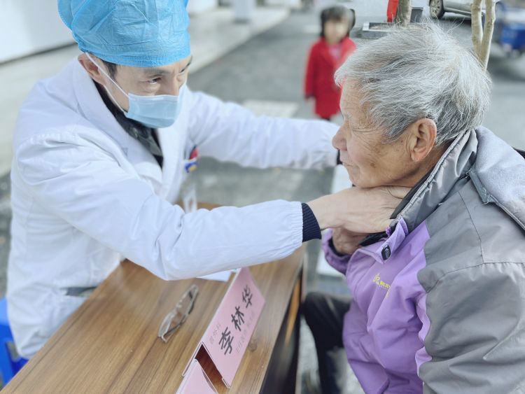 简篇-革命古村  健康增色仙医健康宣讲团第十三站走进湫山方宅村