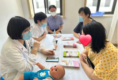 宝宝饿了，新手爸妈手忙脚乱？教您掌握母乳喂养的正确方式