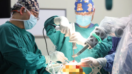 精准毫米级  仙医骨科成功实施首例机器人辅助骨科手术