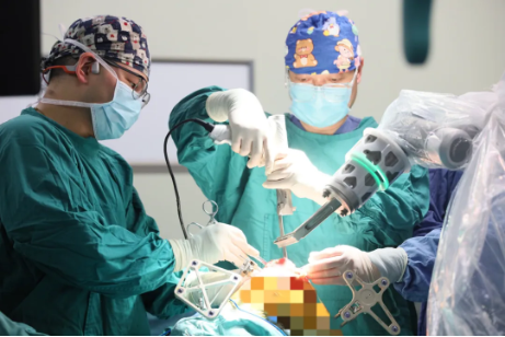 精准毫米级  仙医骨科成功实施首例机器人辅助骨科手术