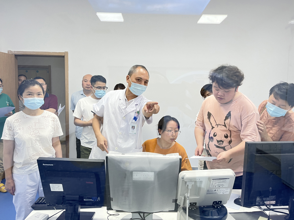 放射科张海兵副主任副本